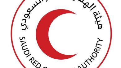 الهلال الأحمر السعـ،ـودي هي هيئة عامة ذات شخصية اعتبارية مستقلة لتقديم الخدمة الطبية الإسعافية بالمملكة العربية السعـ،ـودية. تأسست سنة 1353 هـ. تقوم الهيئة في سبيل تحقيق أهدافها بالمهام التالية الاستعداد والعمل في زمن السلم والحـ بصفتها مساعدة للإدارات الطبية في القطاعات العسكرية على سبيل التعاون والتكامل لمصلحة جميع – ضـ،ـحاېا الحـ المدنيين والعسكريين في جميع الأحوال المنصوص عليها في اتفاقيات جنيف الأربع لعام ١٩٤٩ م والبروتوكولين الإضافيين لها لعام ١٩٧٧ م، ويشمل ذلك على وجه خاص ما يلي: نقل الچرحى والمـ،ـرضى، وإنشاء وتشغيل مستشفيات الهلال الأحمر السعـ،ـودي في المواقع التي تحددها القيادة العسكرية. – توفير وسائل نقل ومساعدة ضـ،ـحاېا الحـ – التوسط في تبادل المراسلات الخاصة بأسـ،ـرى وضـ،ـحايا الحـ. – العمل على توفير وتخزين وسائل ومعدات الإيواء والأدوية وجميع ما يلزم لعلاج المـ،ـرضى والچرحى والعناية بالأسـ،ـرى. – تمثيل المملكة أمام الجهات الدولية المختصة بوصفها الجهة الوحيدة التي تمثل الهلال الأحمر في المملكة. تقديم الخدمات الإسعافية الطبية بوصفها المقدم الرئيس لهذه الخدمة في المملكة، ويشمل ذلك النقل الإسعافي، والخدمات الصحية لمرحلة ما قبل المستشفى للمـ،ـرضى والمـ،ـصابين في الحـ،ـوادث والكـ،ـوارث. الاستعداد والاستجابة لحالات الكـ،ـوارث، والإسهام في تقديم خدمات الإغـ،ـاثة داخل المملكة وفقا للخطة الوطنية المعتمدة المنظمة لذلك. لمشـ،ـا هدة الفـ،ـيد يو: تكملة المقال بالاسفل عند كلمة التاااااالي محادثة مع Gemini مقال عن أهمية تطبيق جيميني عرض المسودّات أهمية تطبيق جيميني: نظرة متعمقة في عالم الذكاء الاصطناعي جيميني، هذا الاسم الذي بات يرن في أذهان الكثيرين، ليس مجرد تطبيق آخر بل هو ثورة حقيقية في عالم التكنولوجيا والذكاء الاصطناعي. يقدم جيميني تجربة مستخدم فريدة من نوعها، حيث يجمع بين قدرات التعلم الآلي المتطورة والفهم العميق للغة الطبيعية، ليقدم للمستخدمين أداءً لا يضاهى. ما الذي يجعل جيميني مختلفاً؟ التفاعل الطبيعي: يتيح جيميني للمستخدمين التفاعل معه بطريقة طبيعية تماماً كما يتحدثون إلى صديق. يمكنك طرح الأسئلة المعقدة، طلب تلخيص النصوص، وحتى الحصول على المساعدة في كتابة النصوص المختلفة. التعلم المستمر: يتعلم جيميني باستمرار من التفاعلات مع المستخدمين، مما يعني أنه يصبح أكثر ذكاءً ودقة مع مرور الوقت. الوصول إلى المعلومات: يوفر جيميني وصولاً سريعاً وسهلاً إلى كم هائل من المعلومات، وذلك بفضل قدرته على البحث في الإنترنت وتلخيص المعلومات بطريقة واضحة وموجزة. المساعدة في المهام اليومية: يمكن لجيميني مساعدتك في العديد من المهام اليومية، مثل تحديد المواعيد، إرسال الرسائل، وحتى البحث عن المطاعم القريبة.
